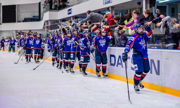 Хоккеисты «Сахалинских Акул» обыграли команду из Австрии «Ред Булл» 4:2.