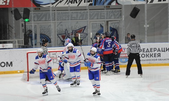 «Сахалинские Акулы» одерживают победу над командой системы СКА.