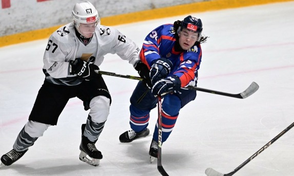 «Сахалинские Акулы» проиграли первый матч в домашней серии.