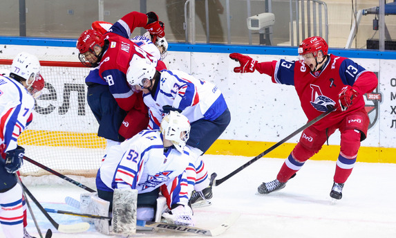 «Сахалинские Акулы» в&nbsp;Ярославле проиграли «Локо»