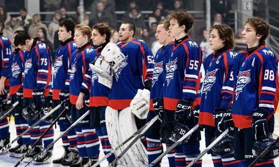 «Сахалинские Акулы» принимают на&nbsp;своем льду белорусский клуб «<span class="nobr">Динамо‐Шинник</span>»