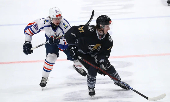 Обыграв «Сахалинских Акул» приморский «Тайфун» выиграл «Серебряный» дивизион