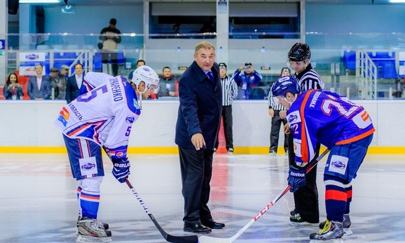 Президент Федерации хоккея России Владислав Третьяк посетил матч «Сахалинские Акулы» — «Капитан»