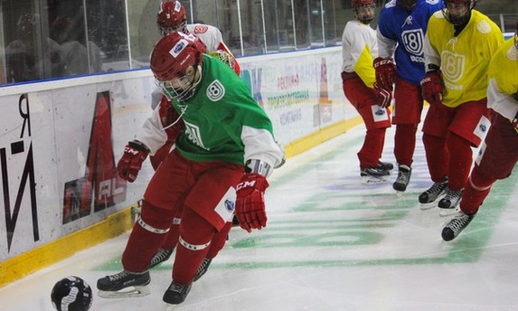 Юниорская Сборная России по хоккею впервые прилетела на Сахалин